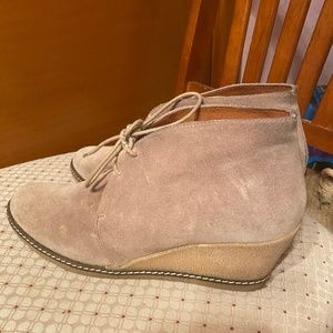 Donald pliner beige suede booties